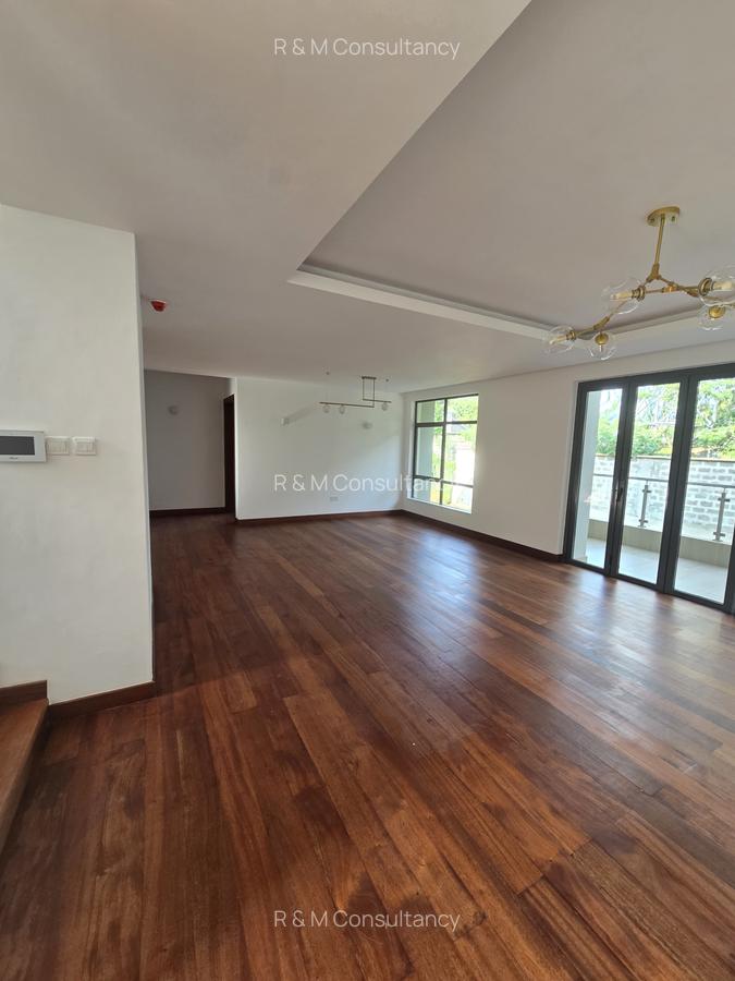 4 Bed House with En Suite at Two Rivers Mall - 12