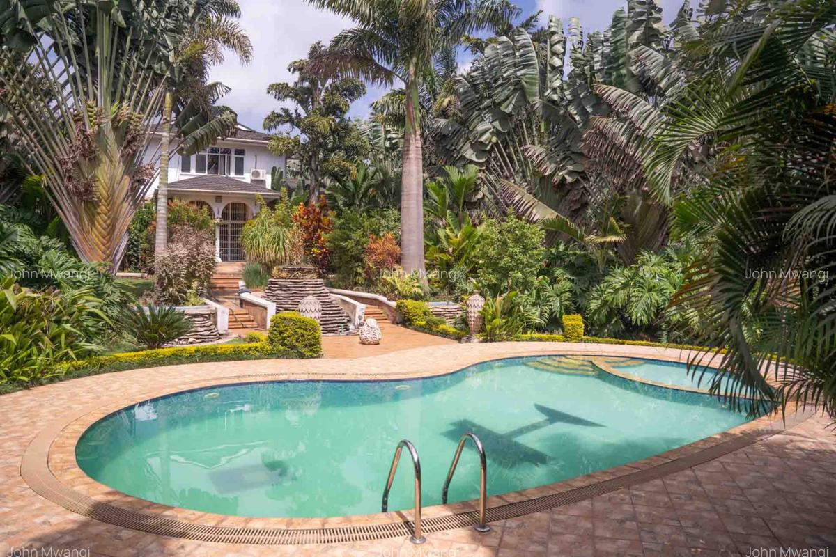 5 Bed Villa with En Suite in Runda - 1