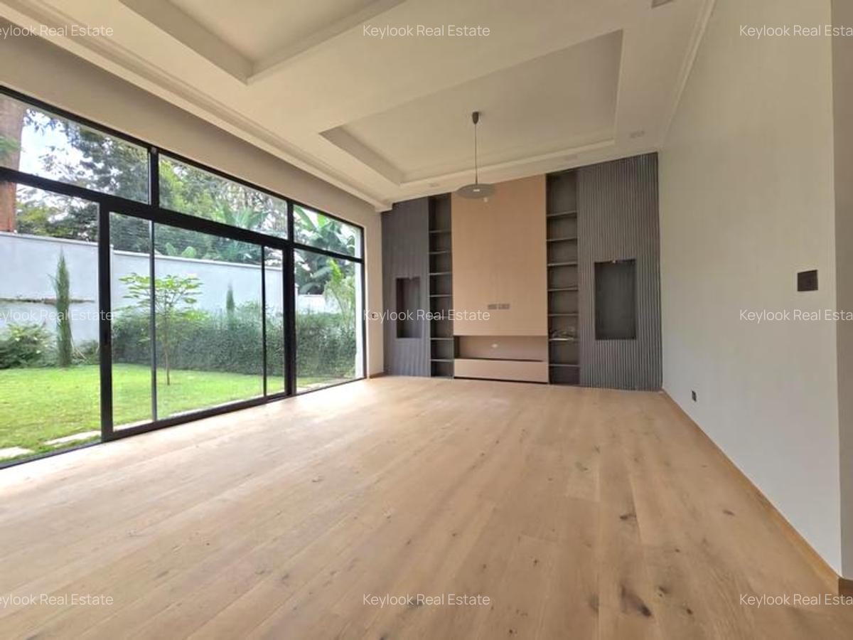 5 Bed Townhouse with En Suite at Lavington Green - 7