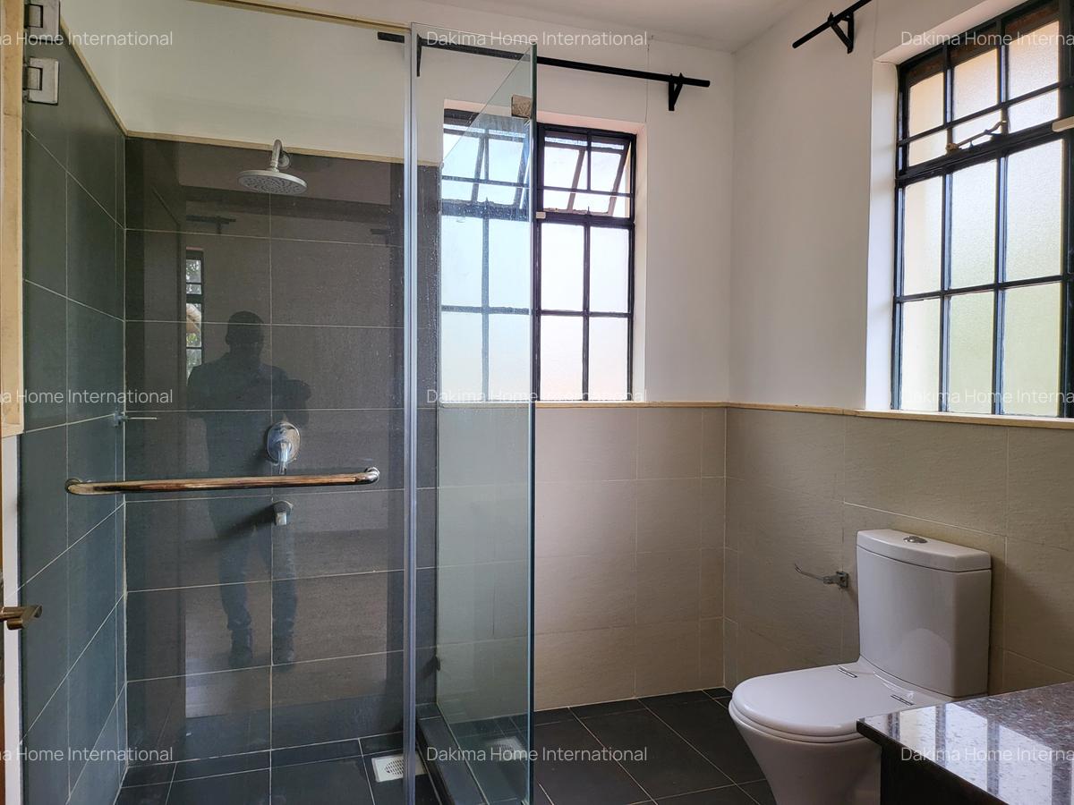 4 Bed House with En Suite in Runda - 10