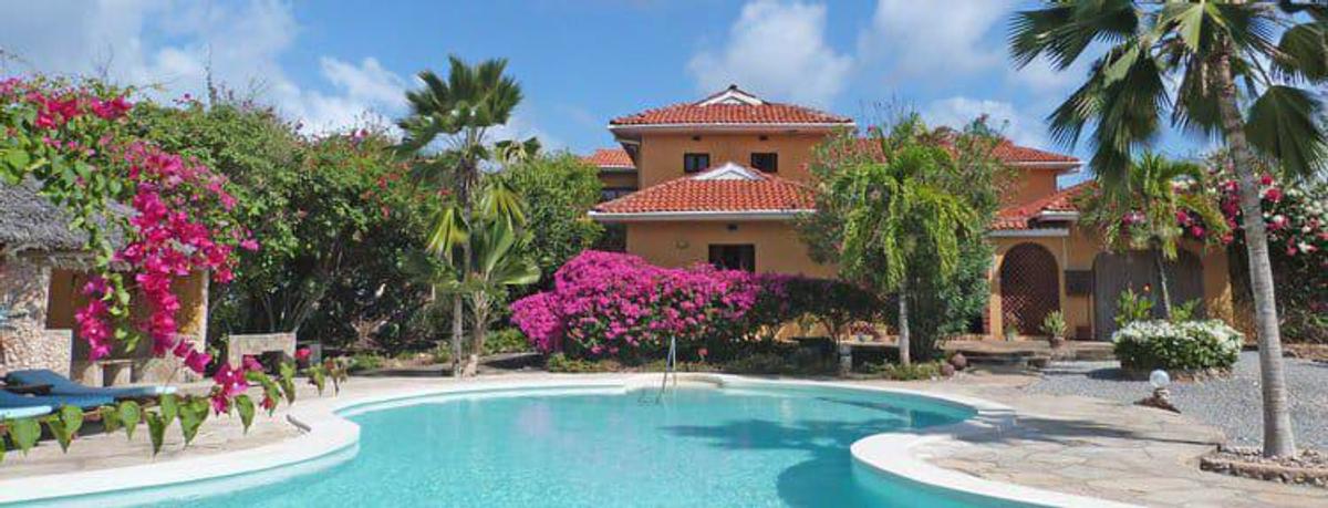 5 Bed Villa with En Suite at Paparemo - 5