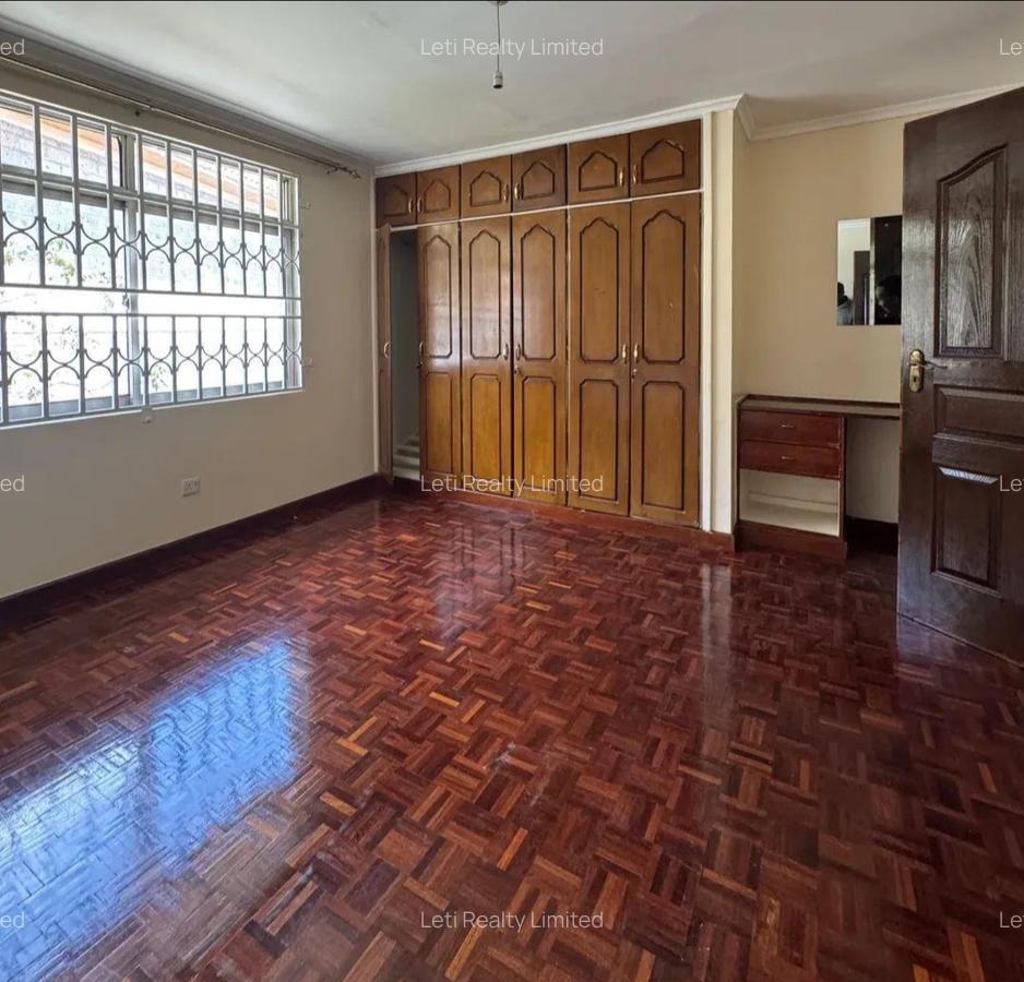 5 Bed Townhouse with En Suite in Lavington - 9