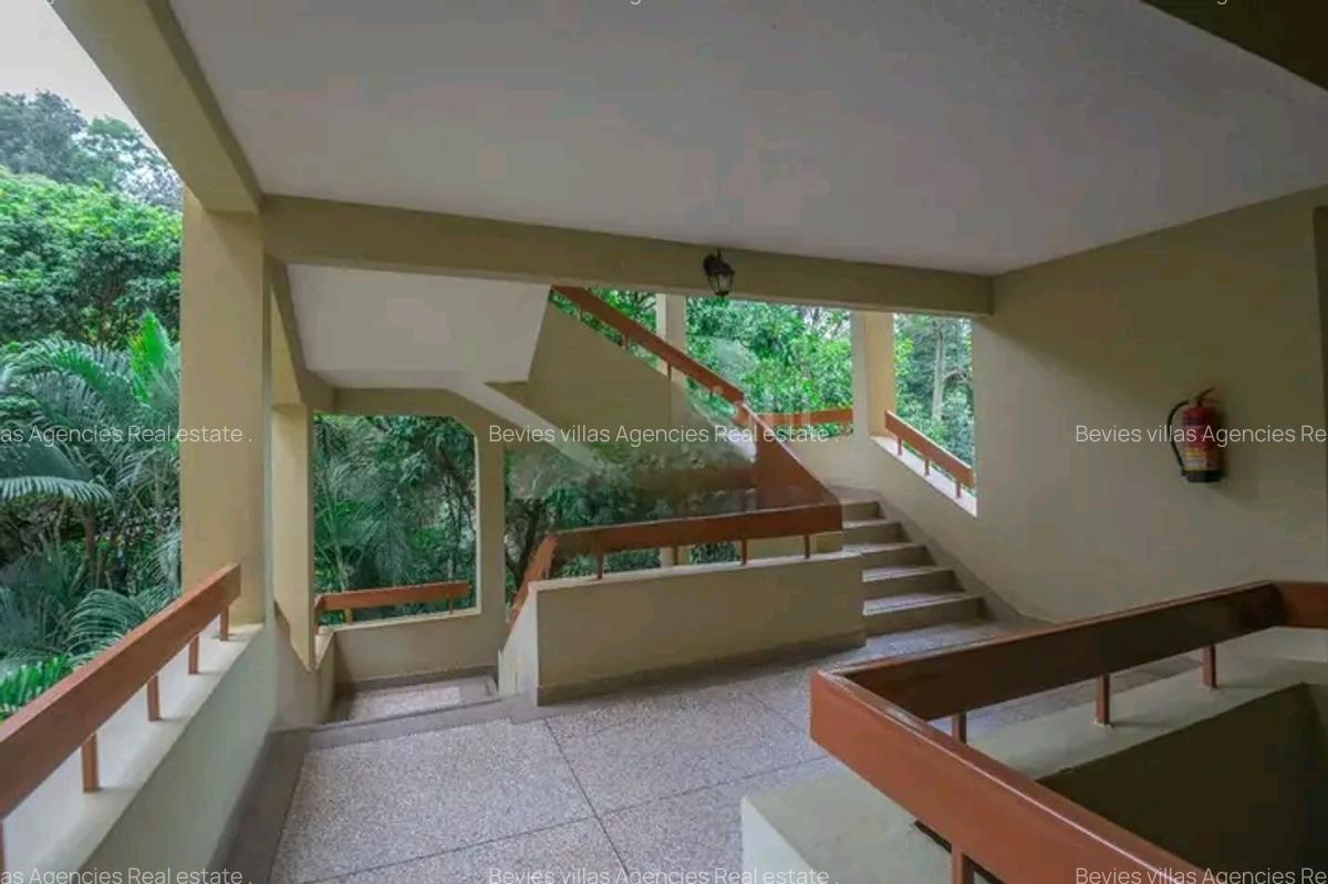 5 Bed Villa with En Suite at Lavington - 10