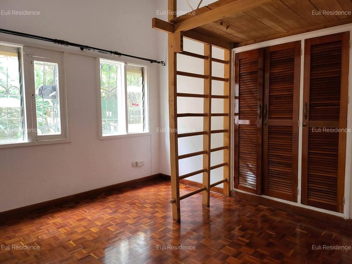 4 Bed House with En Suite at Hill View Crescent - 7
