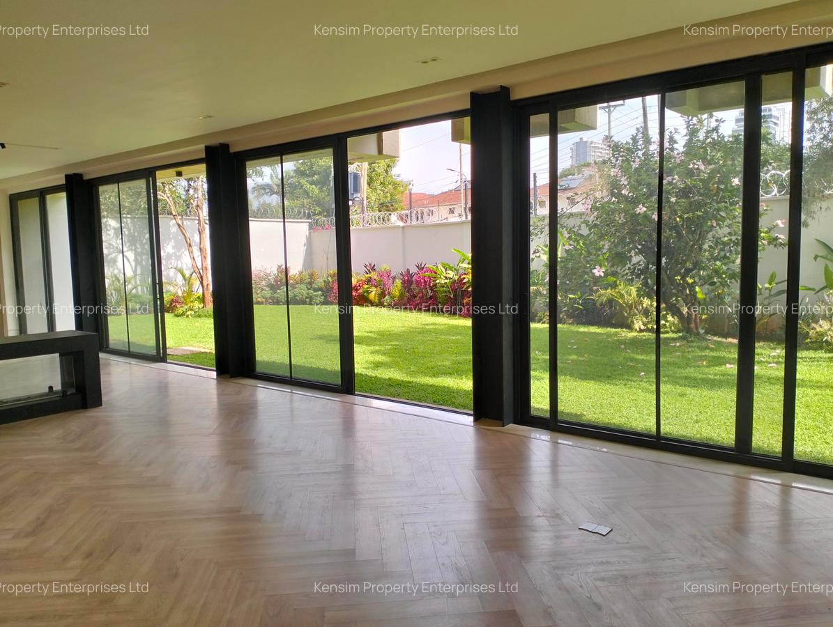 5 Bed Townhouse with En Suite in Brookside - 12