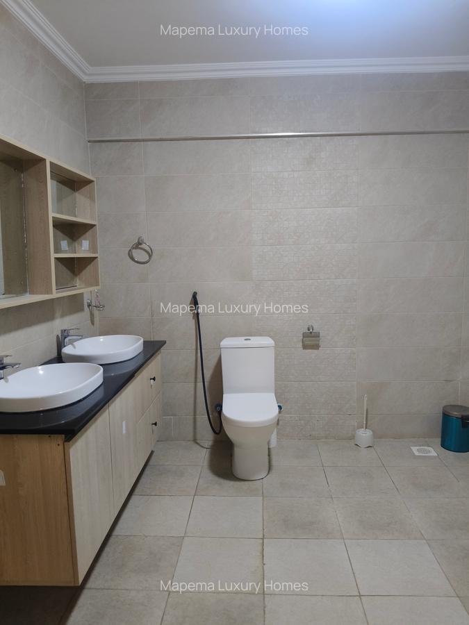 7 Bed House with En Suite at Hillcrest - 13