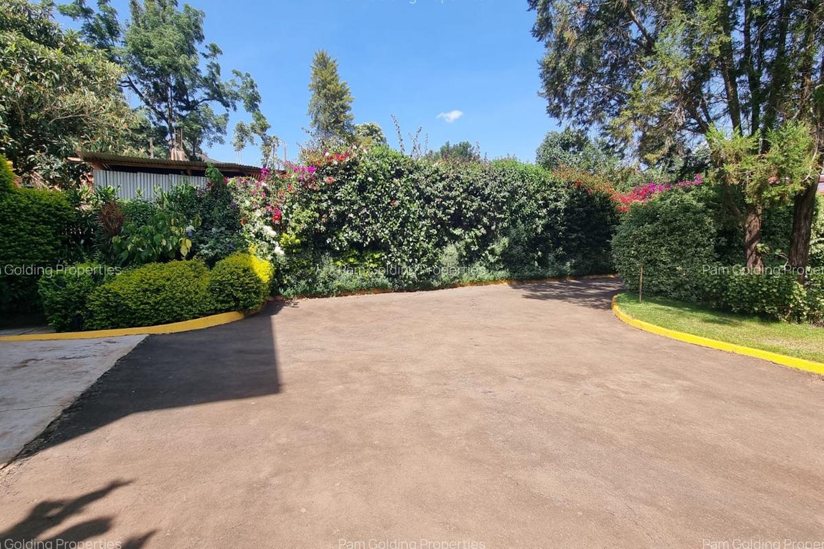 5 Bed House with Garden in Rosslyn - 2