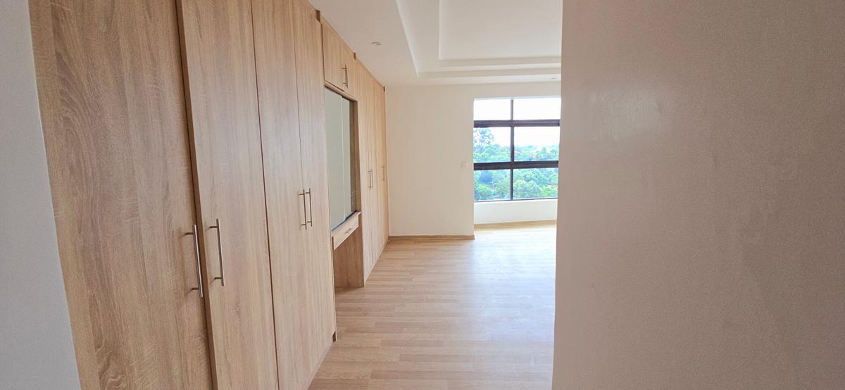 4 Bed Apartment with En Suite at Parklands Avenue - 6