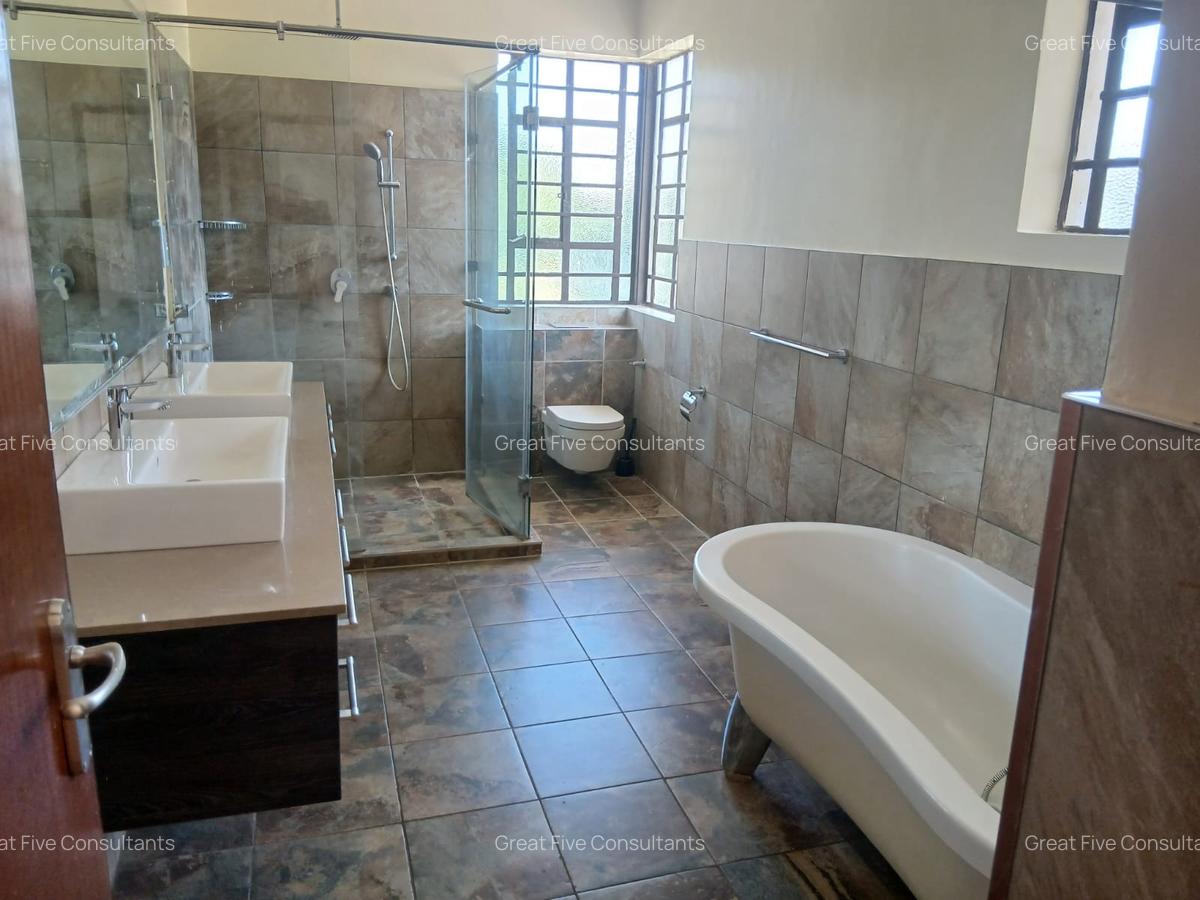 5 Bed Villa with En Suite in Westlands Area - 15