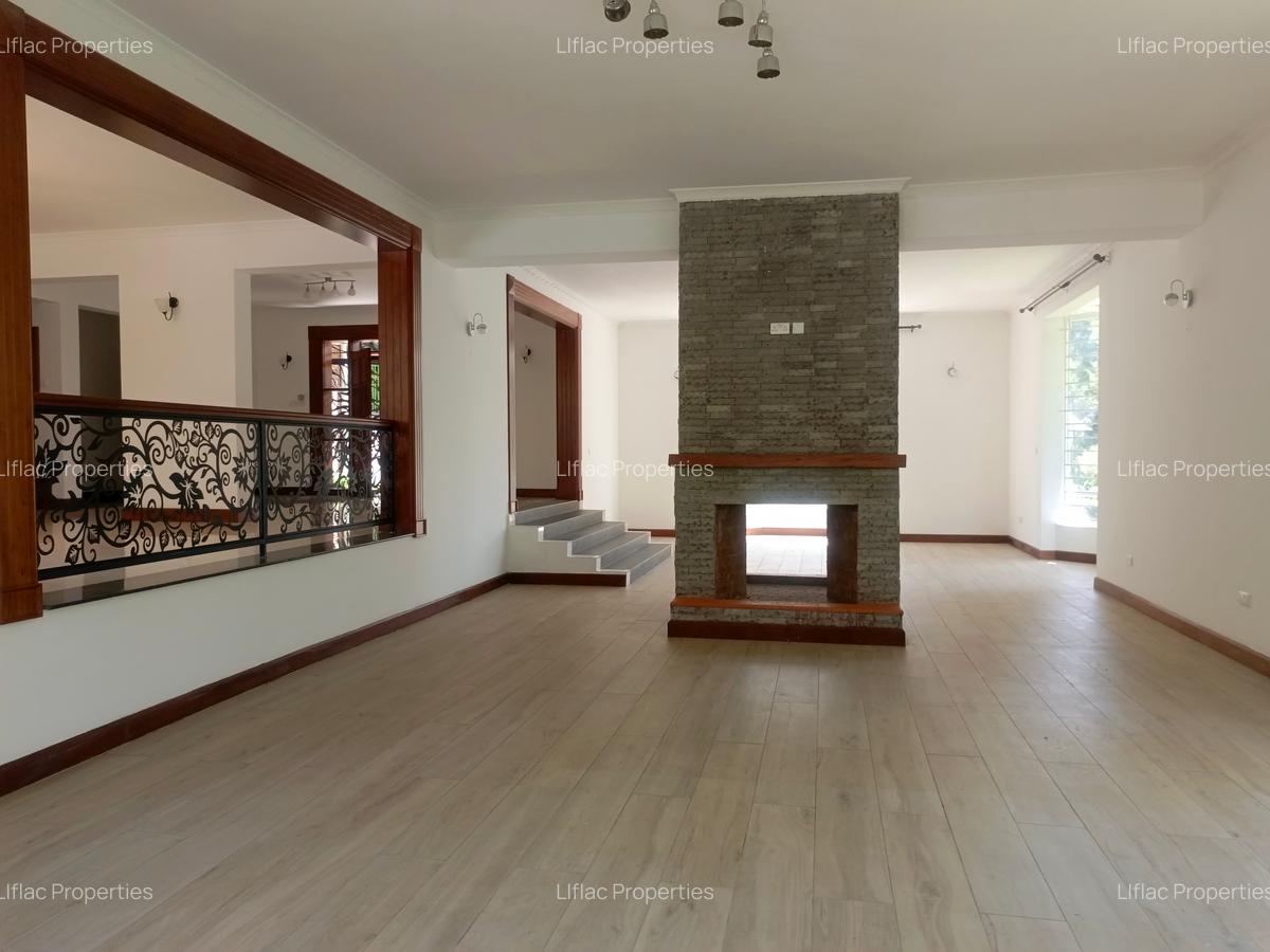 6 Bed House with En Suite in Rosslyn - 4