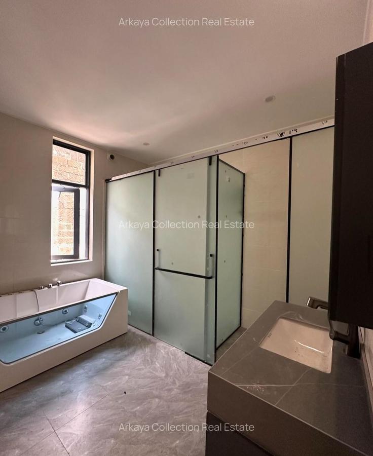 5 Bed Townhouse with En Suite in Lavington - 8