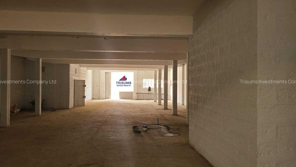 6,000 ft² Warehouse with Fibre Internet in Industrial Area - 1