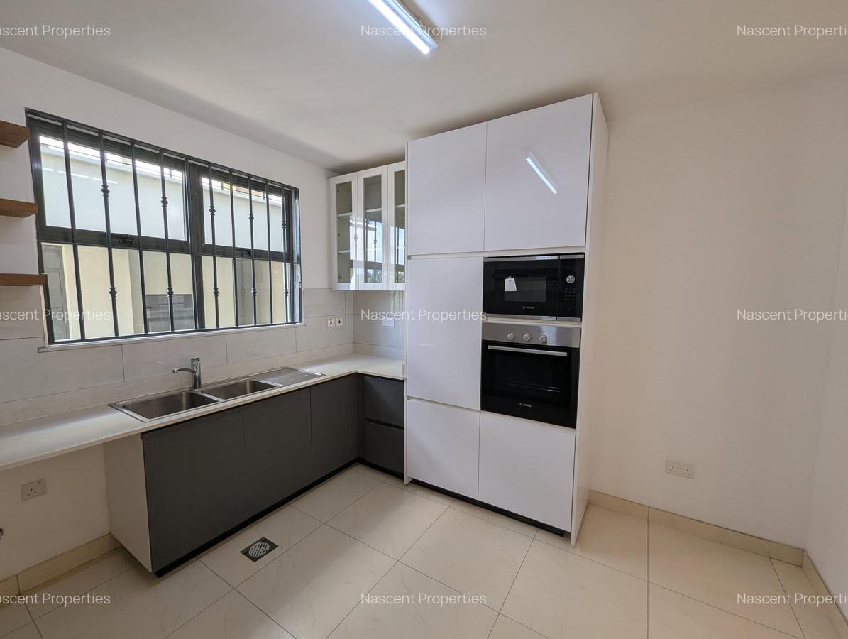 4 Bed Apartment with En Suite at Rosslyn - 7