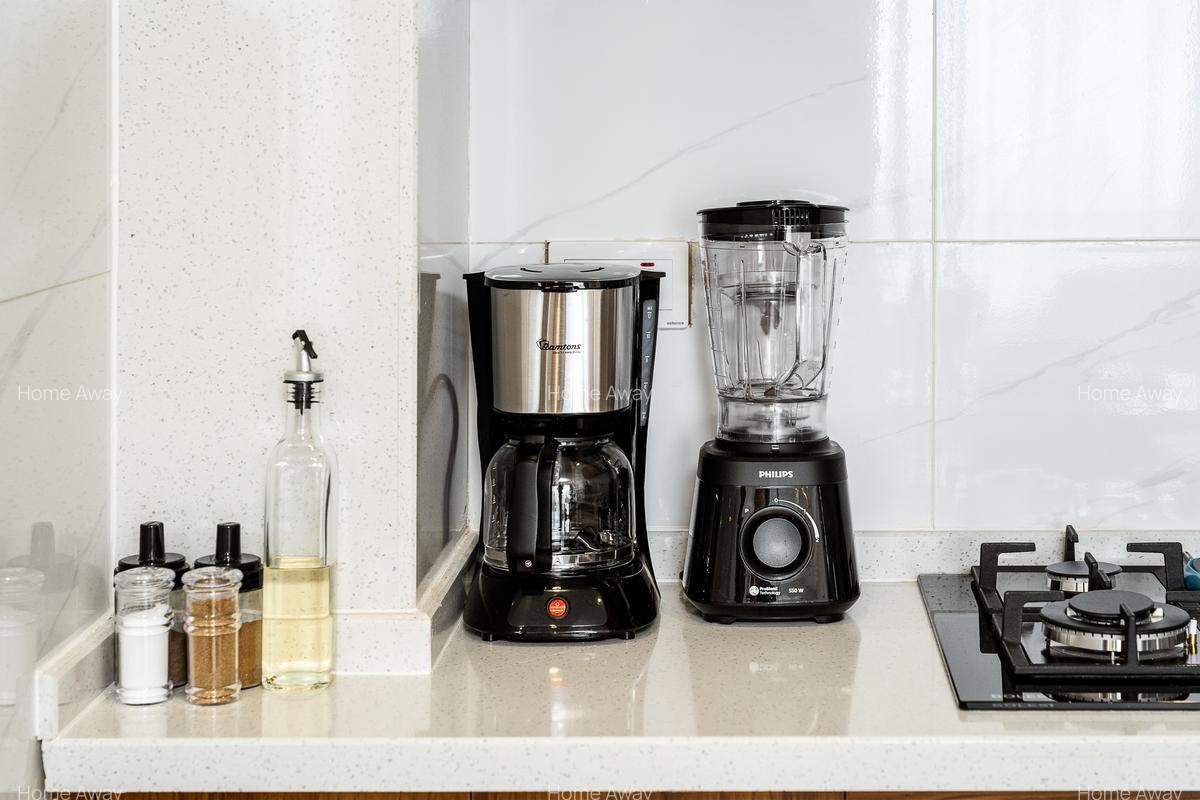 Furnished Studio Apartment with Swimming Pool at Jabavu Lane - 11