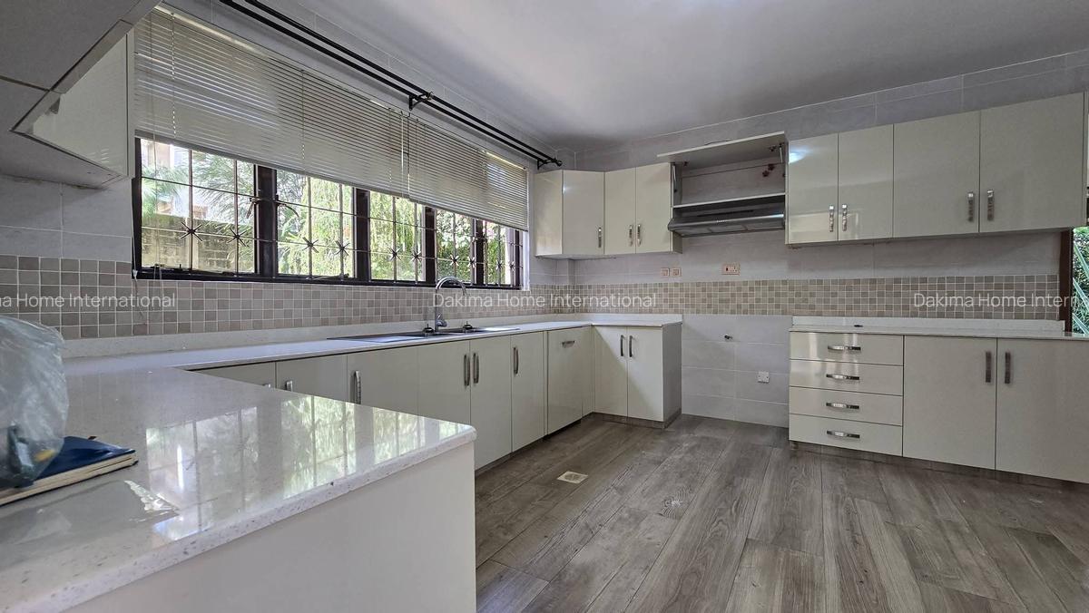 5 Bed Townhouse with En Suite in Runda - 9