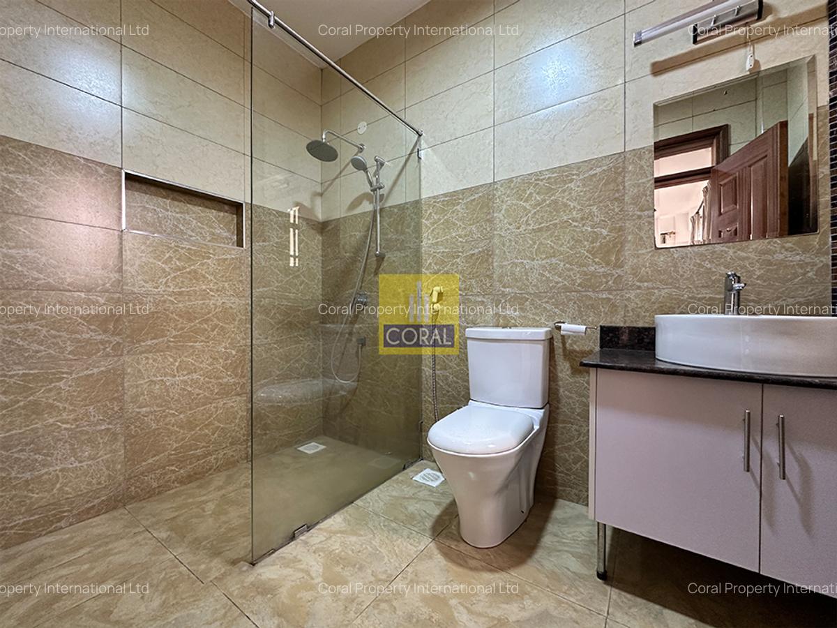 4 Bed Apartment in Parklands - 16