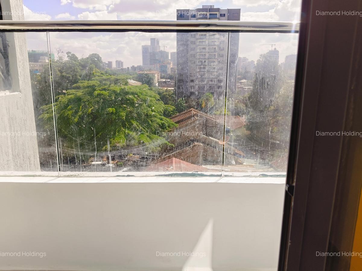 5 Bed Apartment with En Suite in Parklands - 10