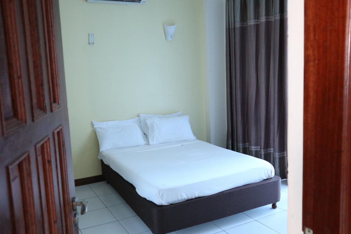 Serviced 2 Bed Apartment with En Suite in Nyali Area - 15