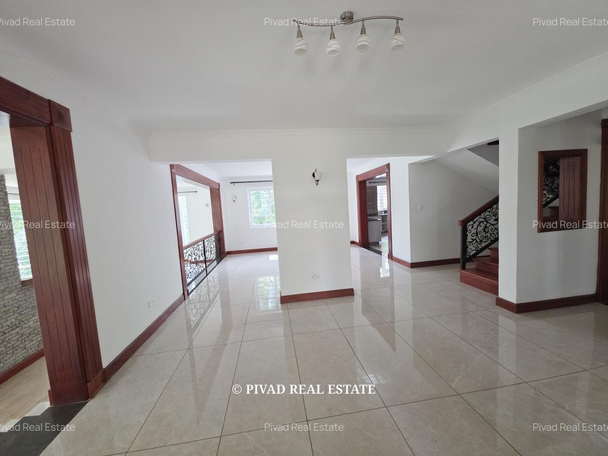 4 Bed House with Garden in Rosslyn - 3