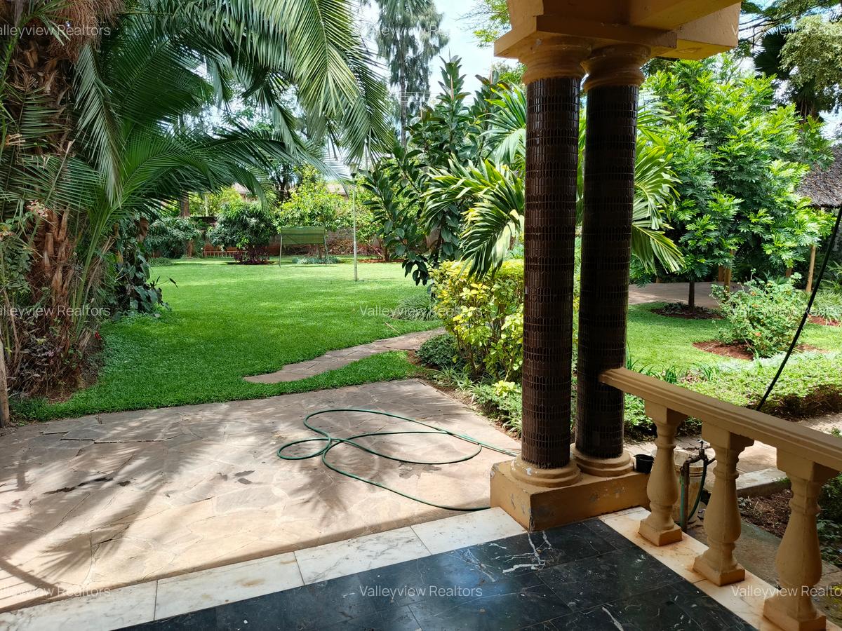 5 Bed House with En Suite at Lavington - 4