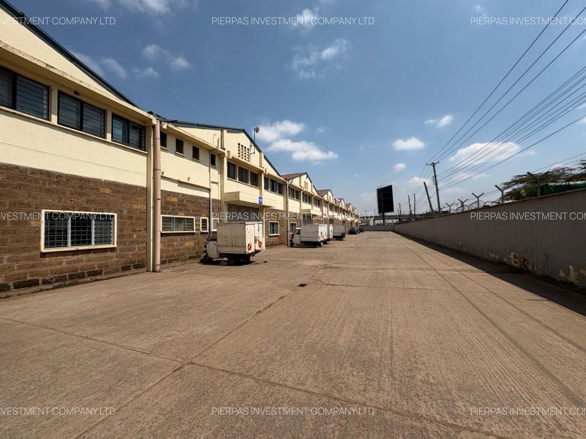 8,500 ft² Warehouse with Service Charge Included in Embakasi - 8