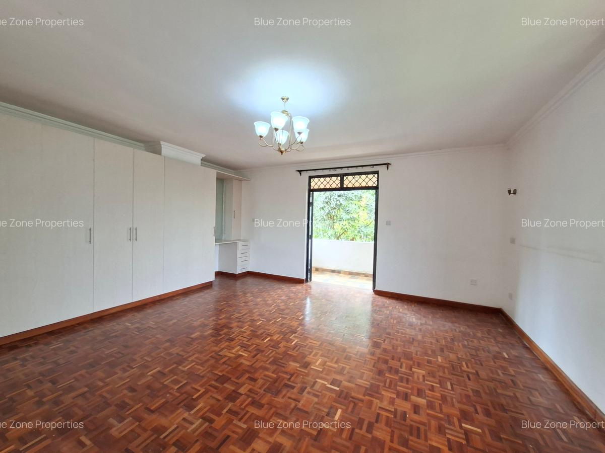 5 Bed Townhouse with En Suite at - 19