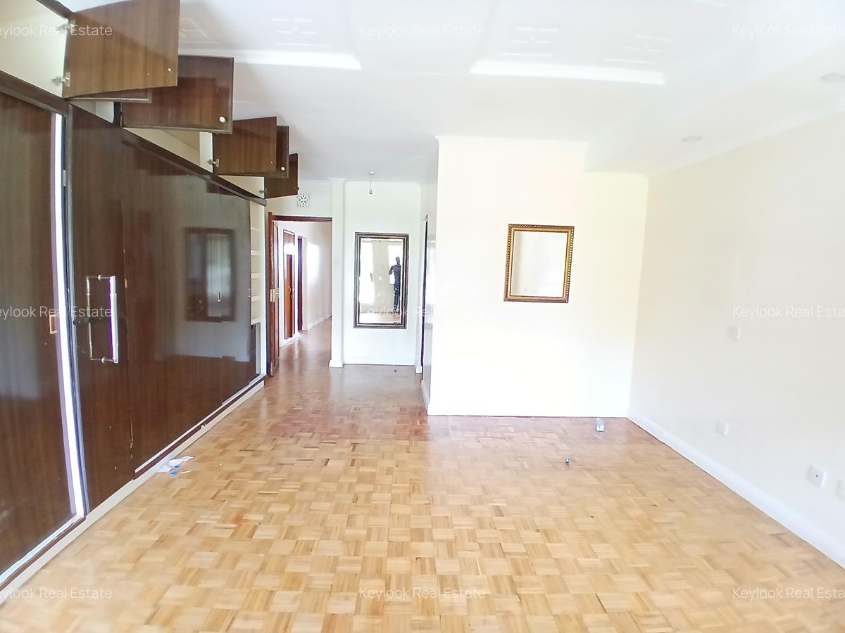 4 Bed Townhouse with En Suite at Hundred Avenue - 2