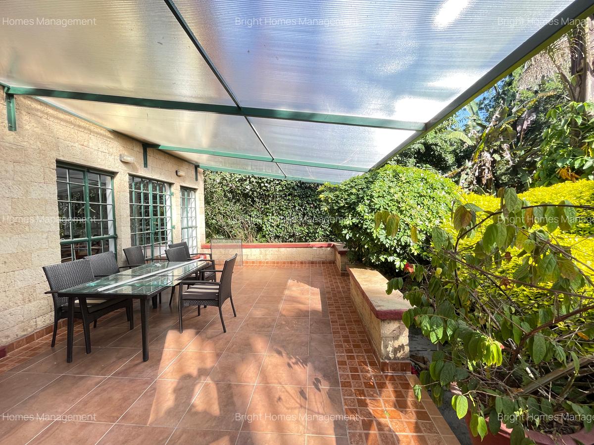 5 Bed Villa with En Suite in Spring Valley - 13