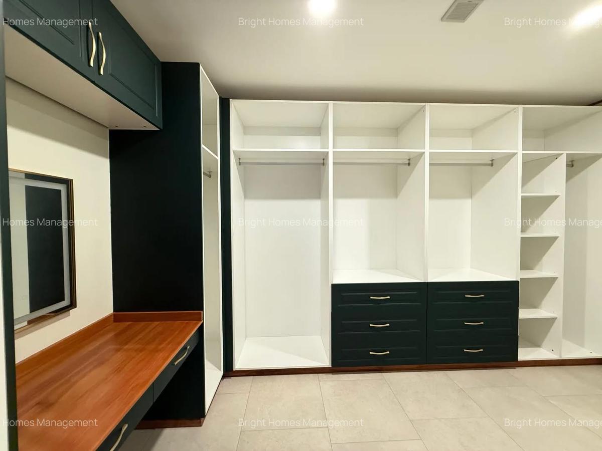 4 Bed Townhouse with En Suite in Lavington - 6