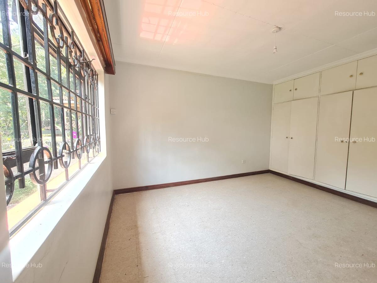 5 Bed House with En Suite at Nyari - 5