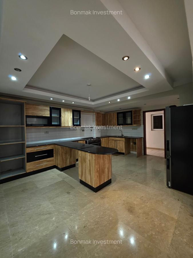 5 Bed Townhouse with En Suite at Lavington Green - 5