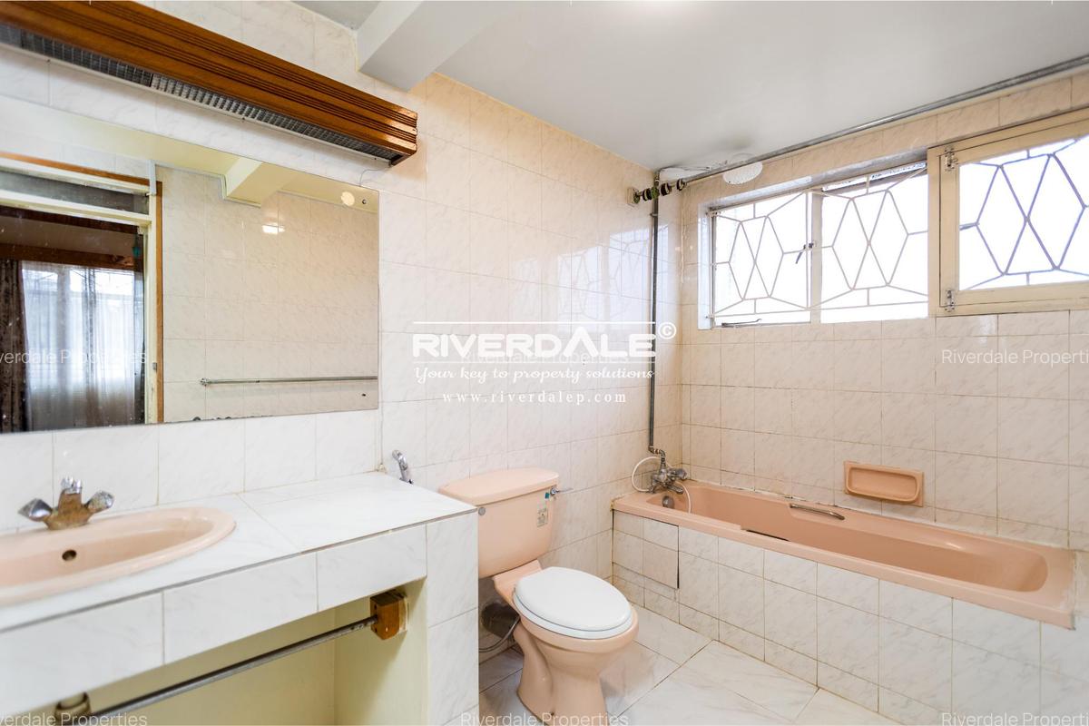 Furnished 3 Bed Apartment with En Suite in Brookside - 9