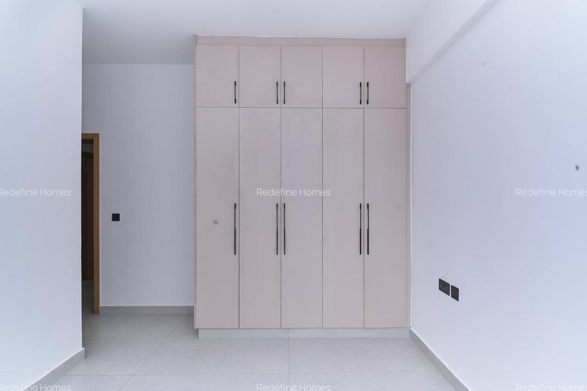 3 Bed Apartment with En Suite at Brookside - 12