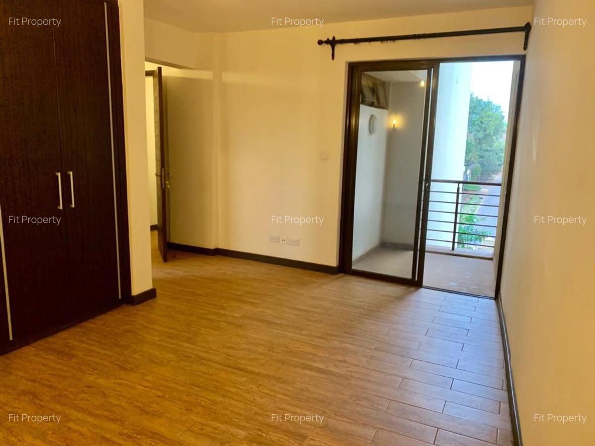3 Bed Apartment with En Suite in Parklands - 14