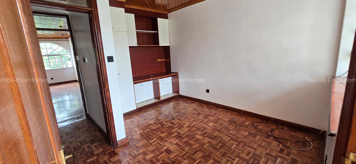 5 Bed Townhouse with En Suite at Lavington Off Convent Drive - 17