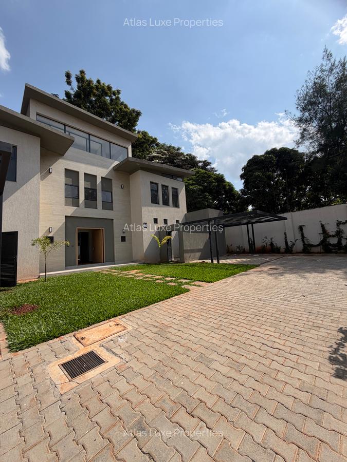 5 Bed Townhouse with En Suite at Old Runda - 20
