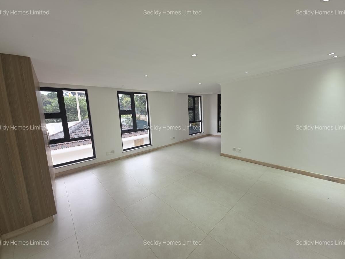 6 Bed Villa with En Suite in Runda - 12
