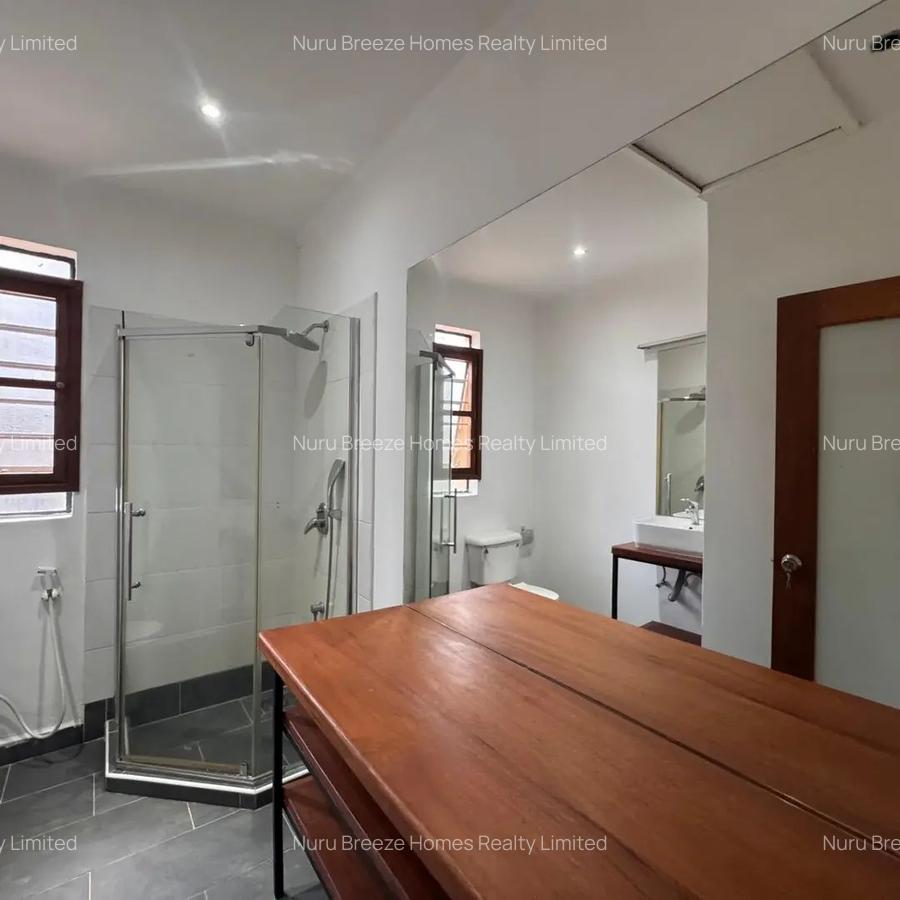 4 Bed House with En Suite in Runda - 9