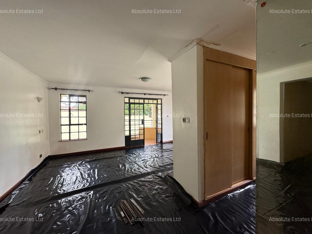 5 Bed Townhouse with En Suite in Lavington - 12