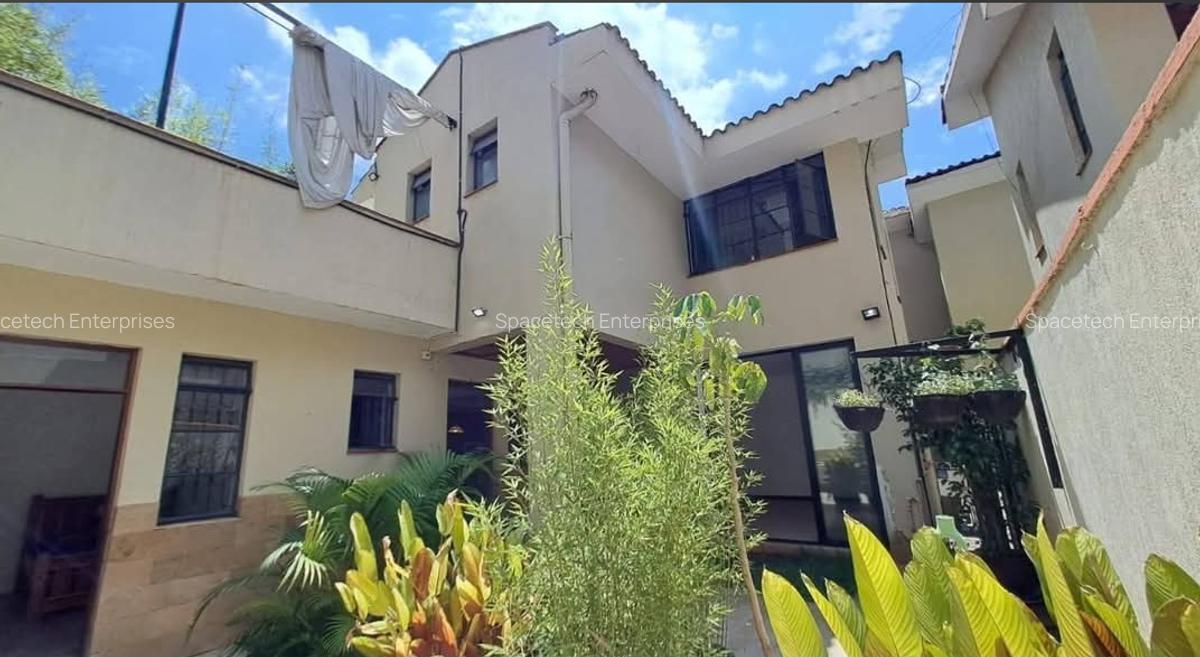 4 Bed Townhouse with En Suite in Spring Valley - 1