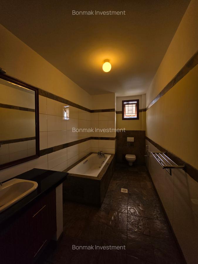 3 Bed Apartment with En Suite at Riverside Drive - 15