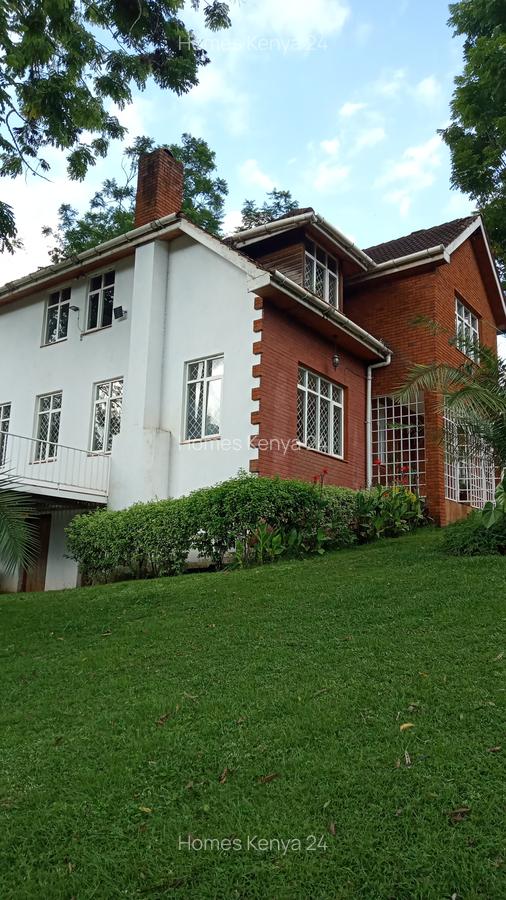 5 Bed House in Rosslyn - 2