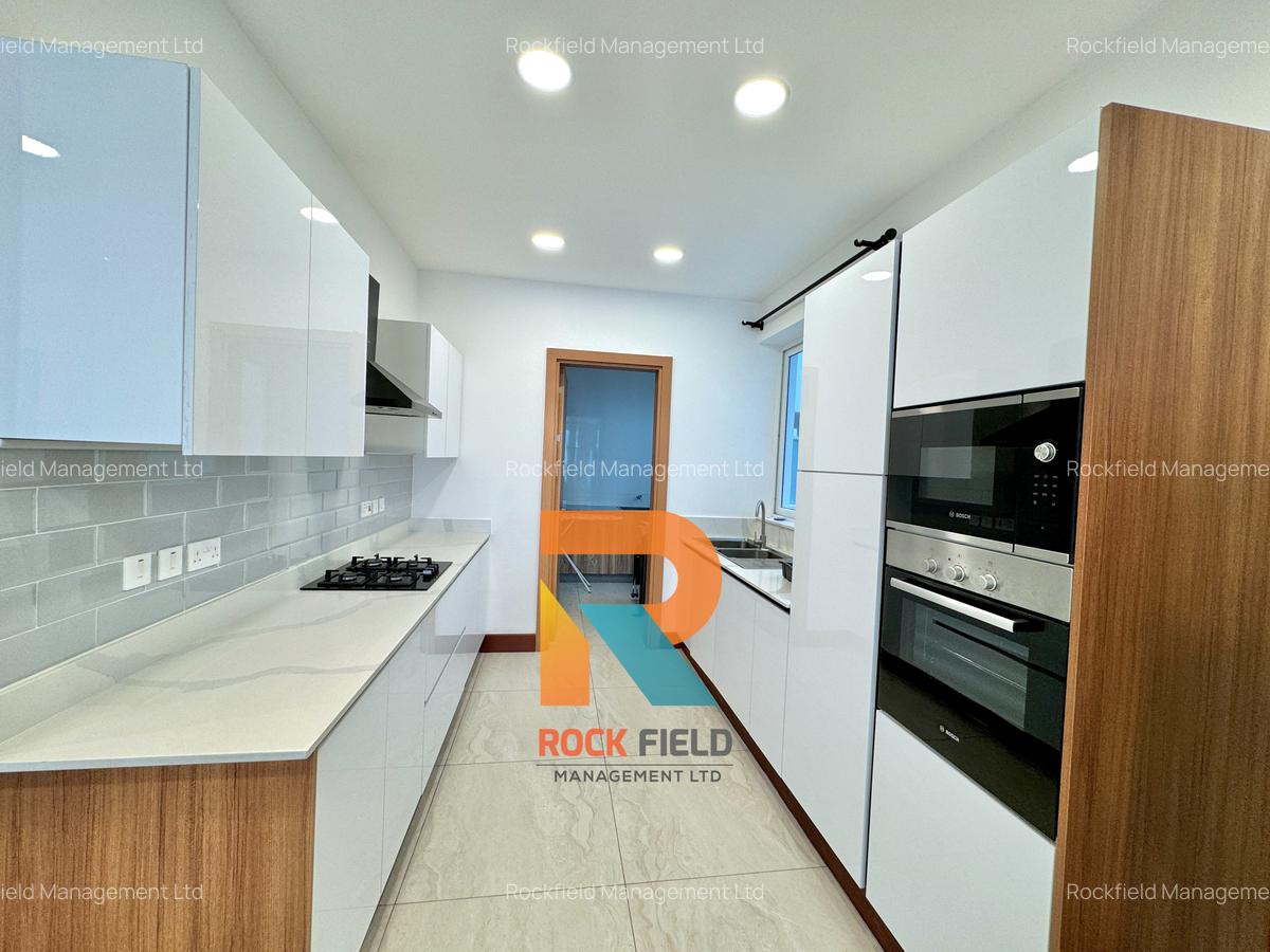 2 Bed Apartment with En Suite in Parklands - 4