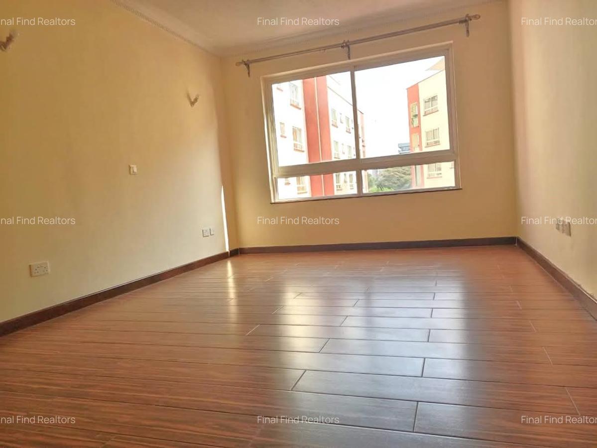 3 Bed Apartment with En Suite in Brookside - 11