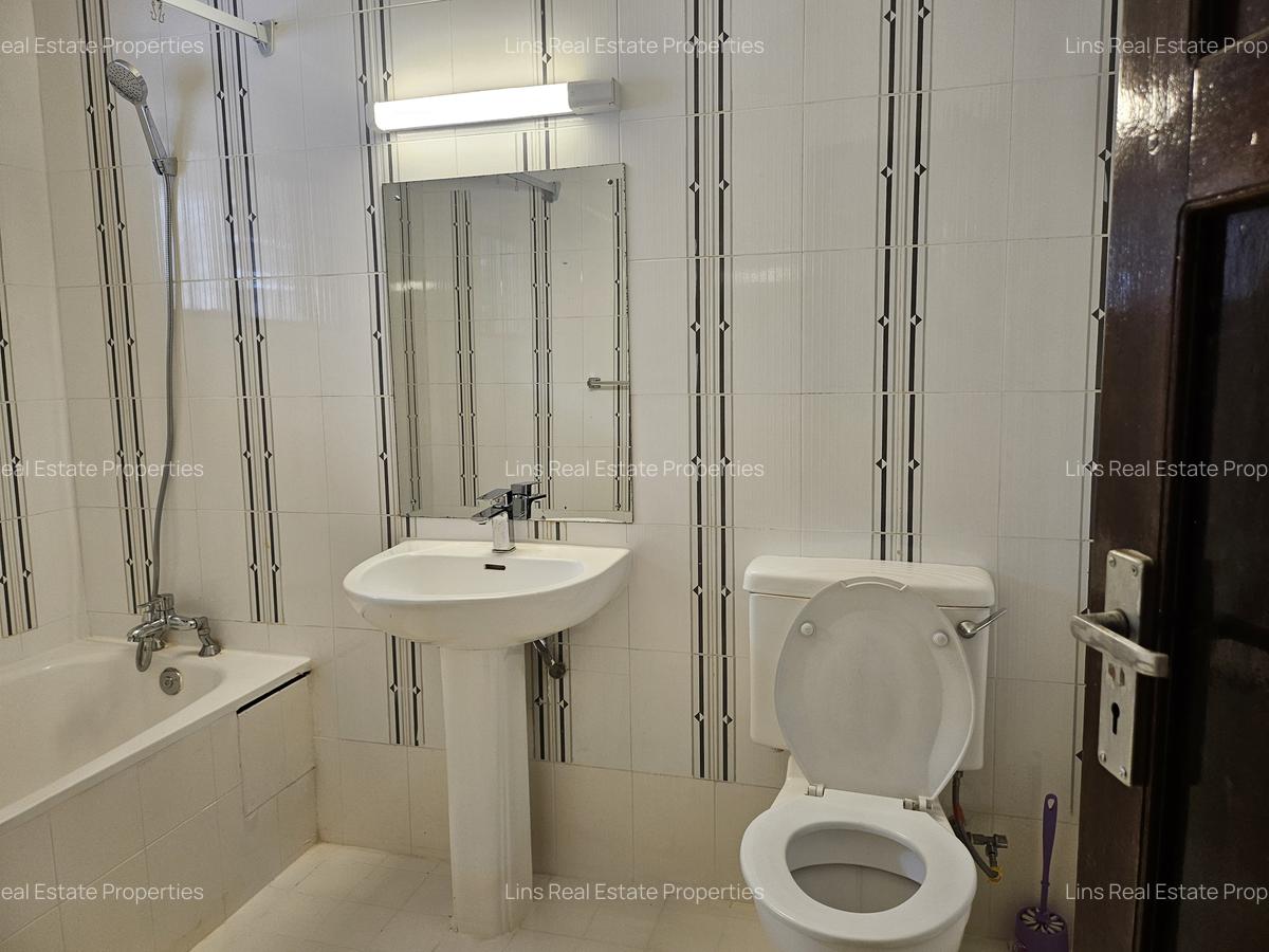 5 Bed House with En Suite in Runda - 14