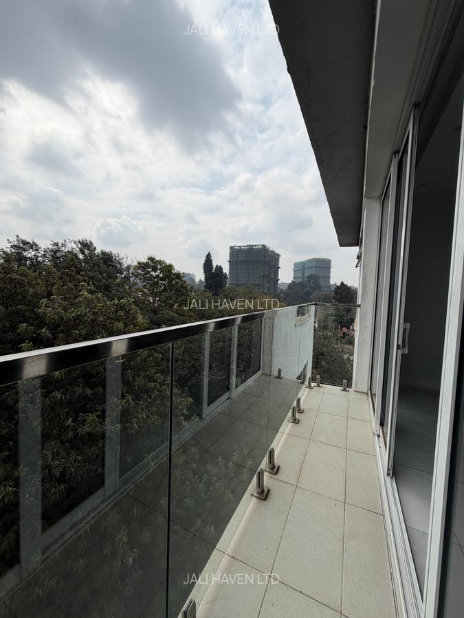 3 Bed Apartment with En Suite in Westlands Area - 2
