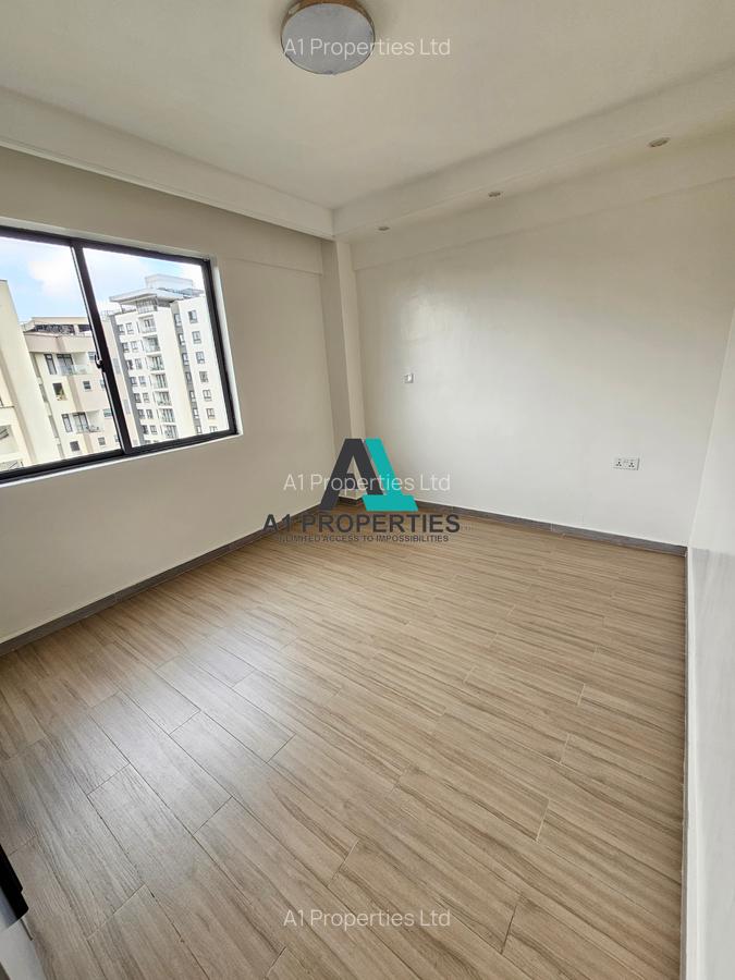 3 Bed Apartment with En Suite in Riverside - 6