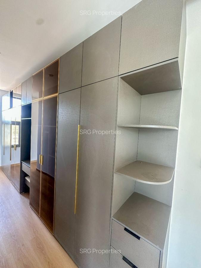 5 Bed Townhouse with En Suite in Lavington - 6