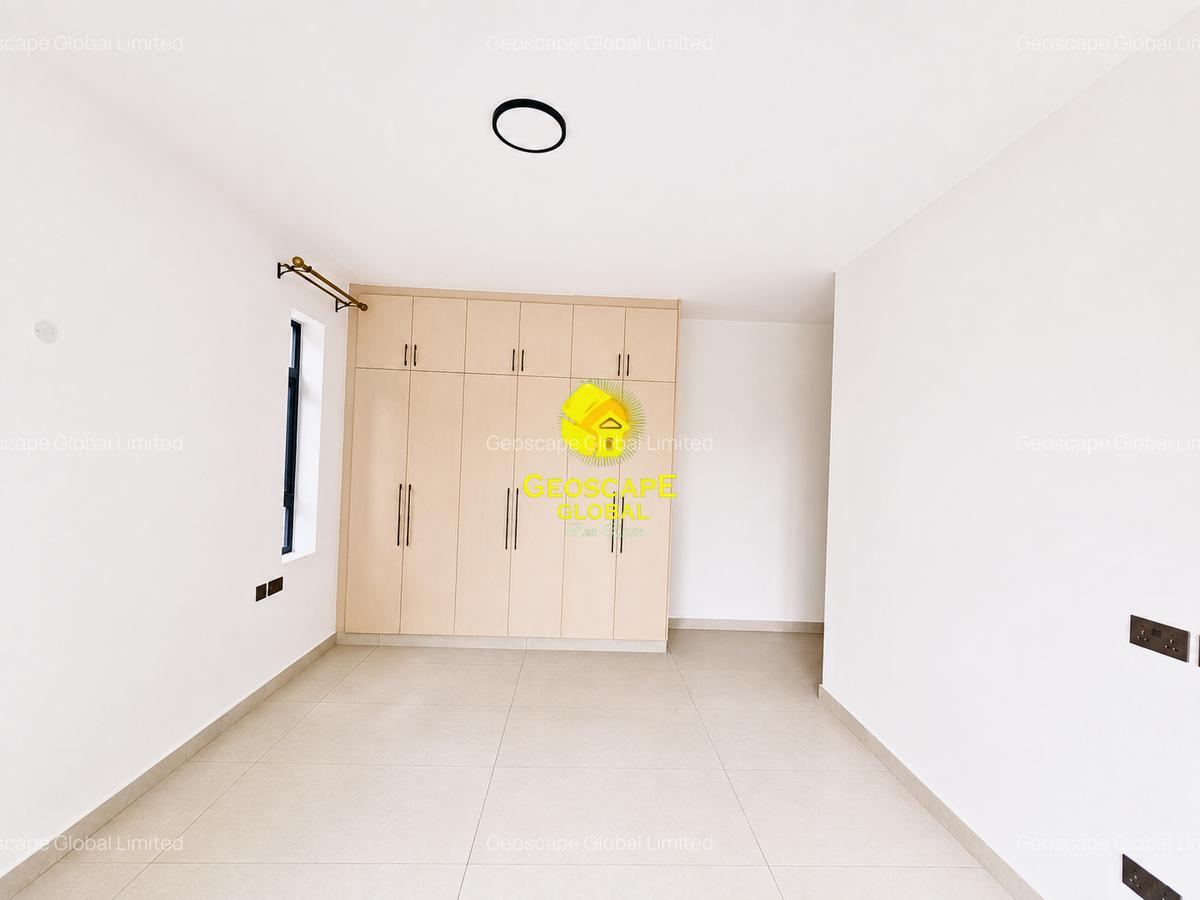3 Bed Apartment with En Suite in Brookside - 2