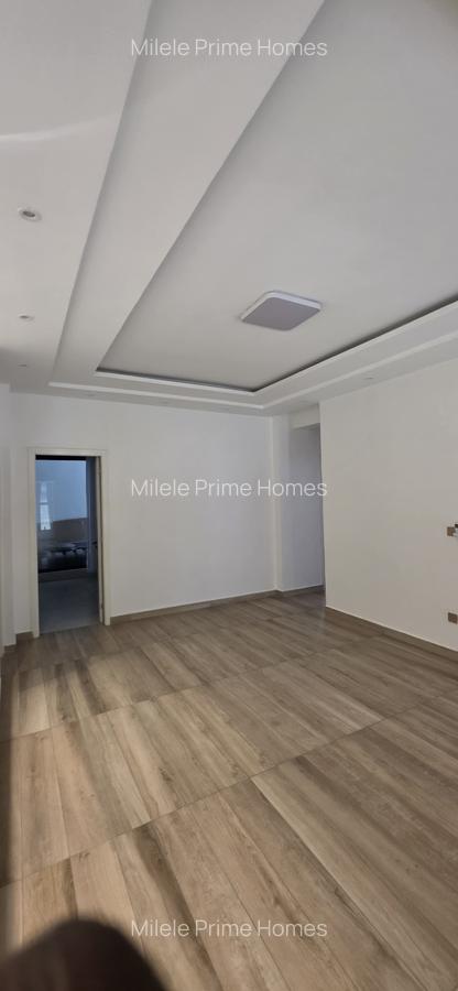 Serviced 6 Bed Apartment with En Suite at Parklands - 10